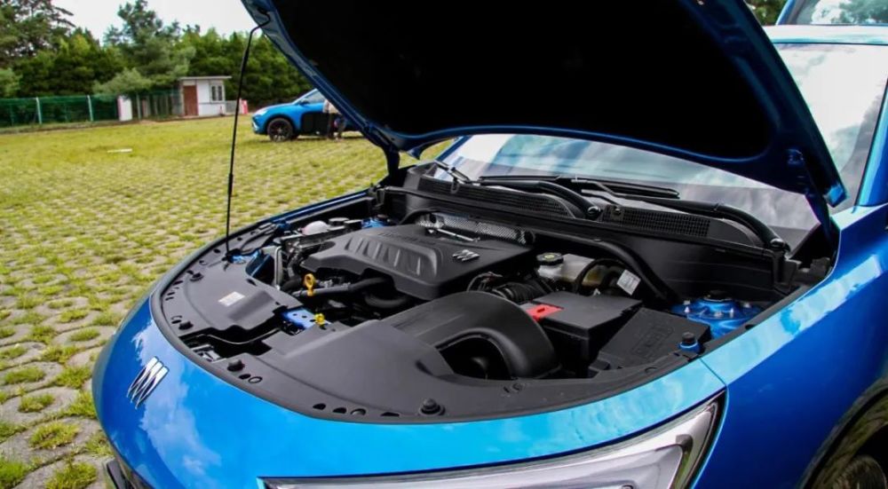 新能源汽车品牌集群成立，戴姆勒卡车更改电池策略｜第一财经汽车日评