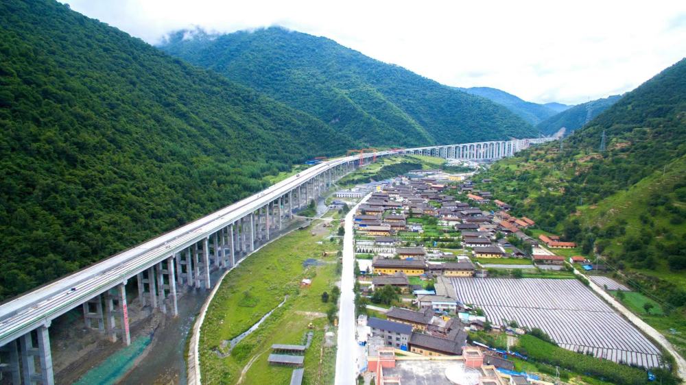 九绵高速白马隧道图片