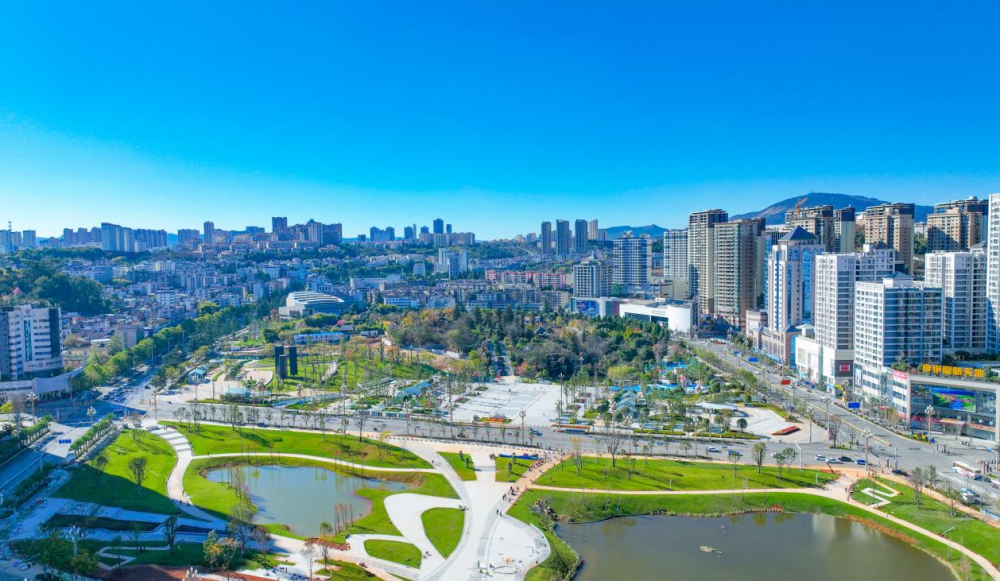 安宁市城市风光安宁市城市风光在安宁市温泉街道,以花引人,以花促农,"