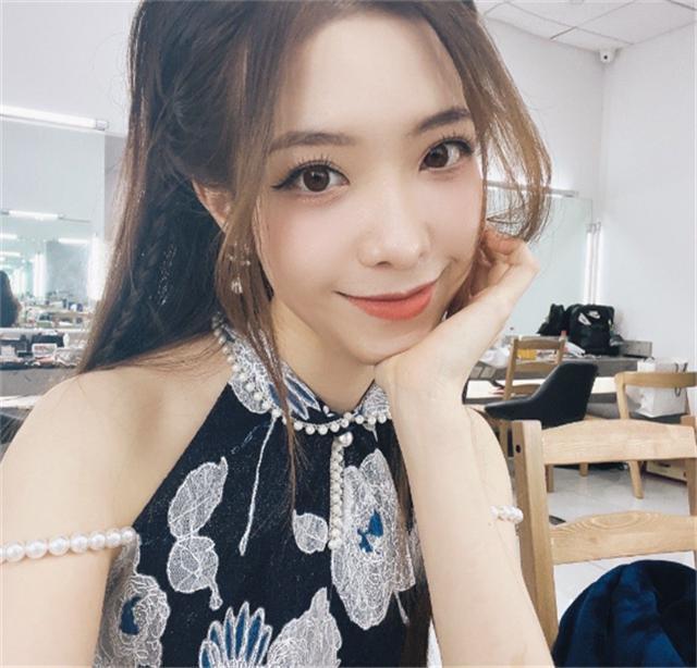 余霜赶飞机,希然收拾行李,lpl"双生花"可能一起参加本次s12?