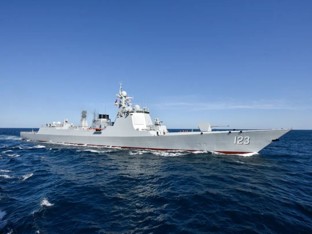 淮南舰,舷号123,是我国自主研究设计建造的新型导弹驱逐舰.