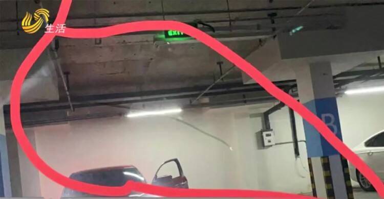 青岛：4S店保养车致前挡风玻璃开裂谁该来担责？