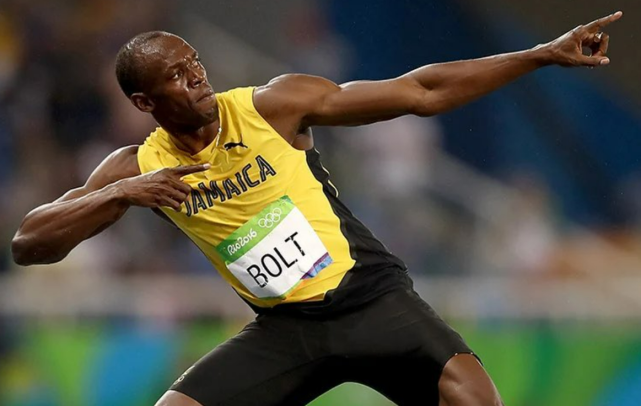 自从转型足球运动员失败,博尔特也开始变得佛系,因此也放弃了身材管理