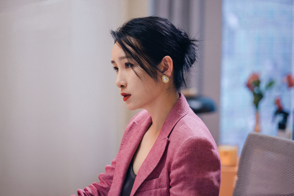 她们的名字秦海璐出演精英剧摇曳的步伐很上头