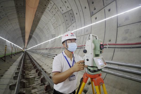 地铁19号线穿越严西湖,隧道不见一个渗漏点,均贴有二维码可溯源