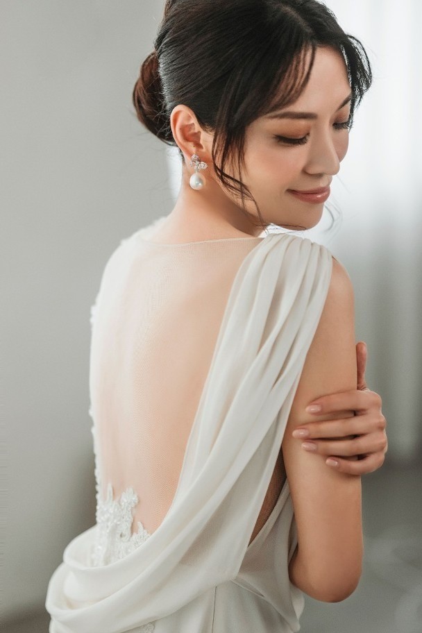 tvb花旦陈炜下周大婚婚纱照曝光高贵绝美回眸一笑神似梅艳芳