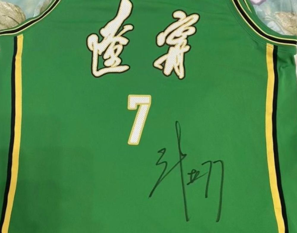 中国东契奇张镇麟改穿77号球衣美国历练归来这季欲跃升二当家