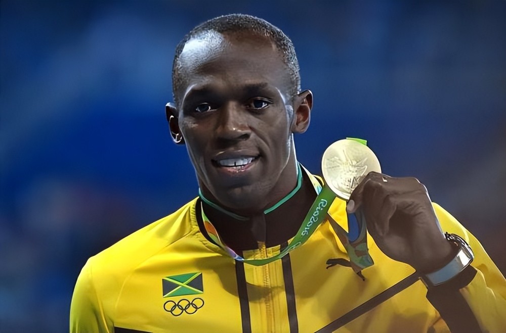 重回赛道36岁博尔特跑不动了被众多普通人超越大肚腩凸显