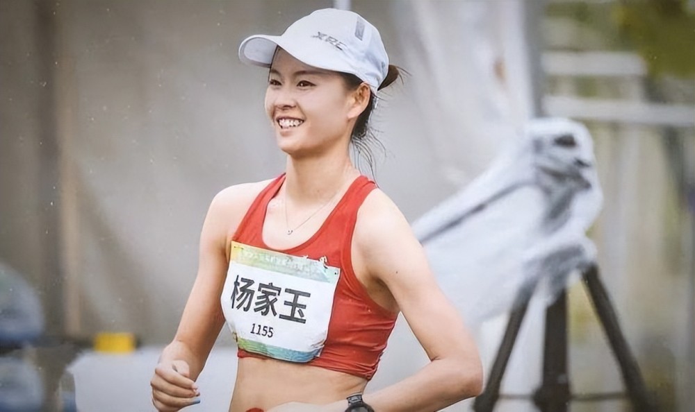 竞走女神杨家玉内蒙古大婚,与英俊师弟领证3年终于完婚_腾讯新闻