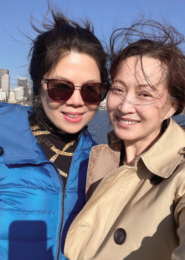 "甘十九妹"杨潞定居美国,寄情玩乐49岁仍貌美,住豪宅生活惬意