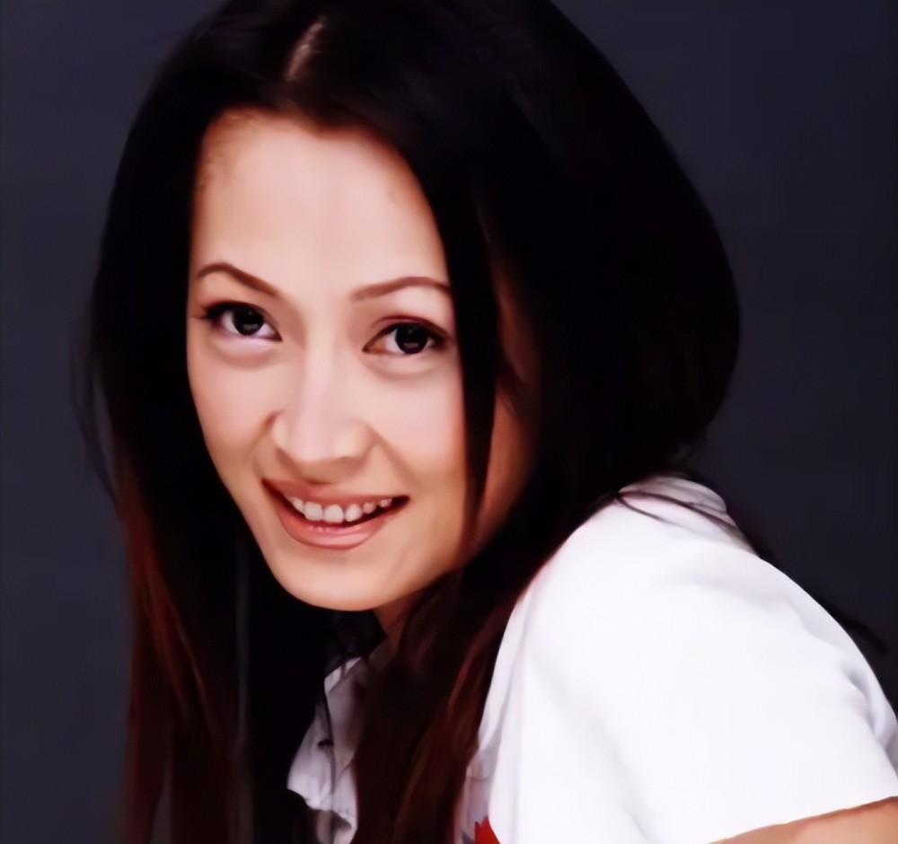 "甘十九妹"杨潞定居美国,寄情玩乐49岁仍貌美,住豪宅生活惬意_腾讯