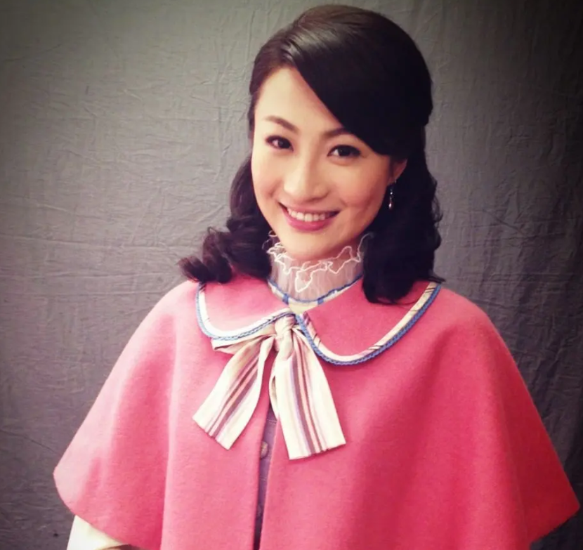 电视剧《十二传说》中,她扮演的教授潘朵拉,就演得很出彩.