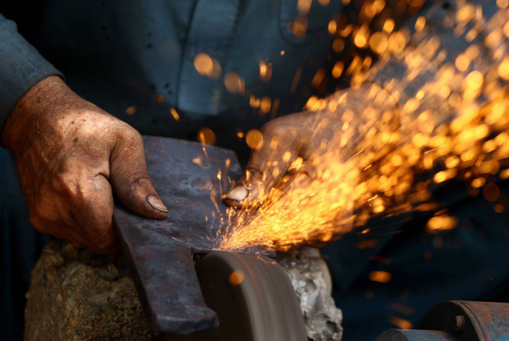 磨刀 文/楚坡(陈希君)主播/如风丝雨
