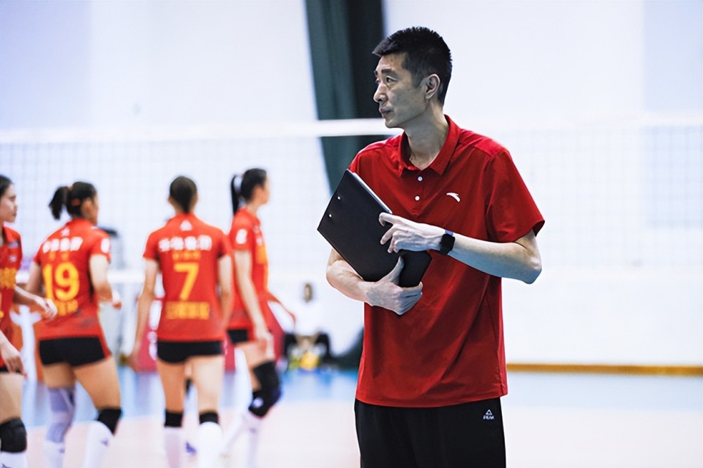 安家杰轻取第3胜,一脸淡定,女排2大夺冠热门轰出25-10_腾讯新闻