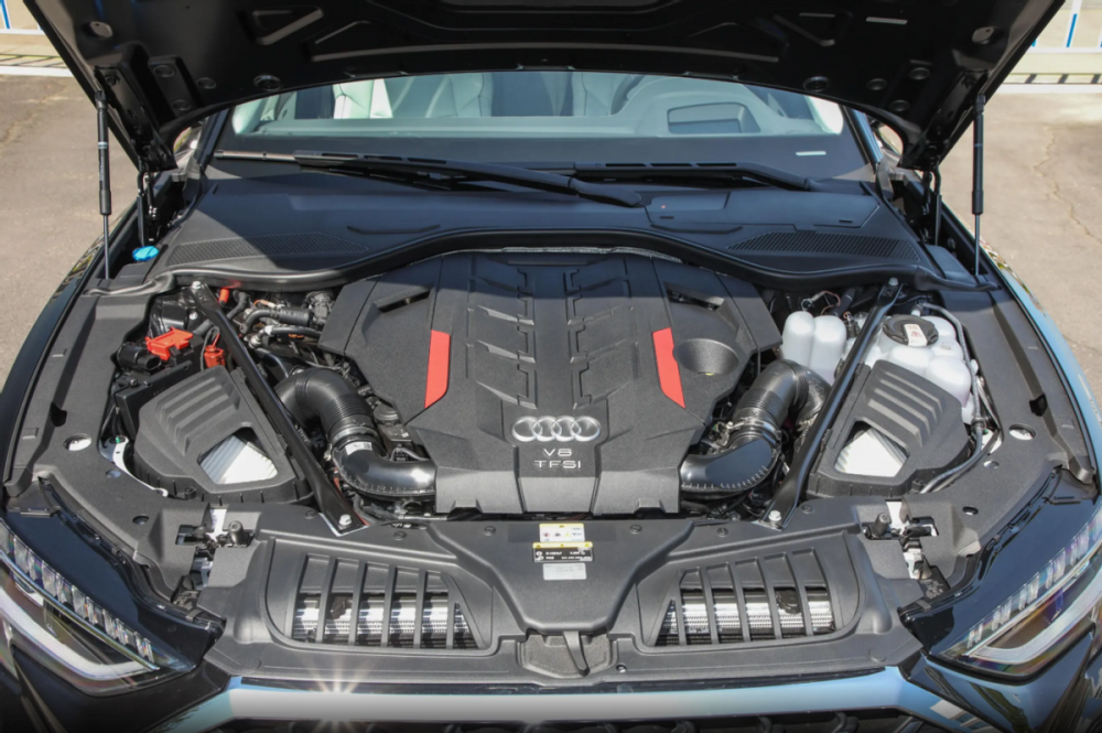 车长超5米3,配v8引擎爆发571匹马力,破百仅4秒,带你看奥迪s8