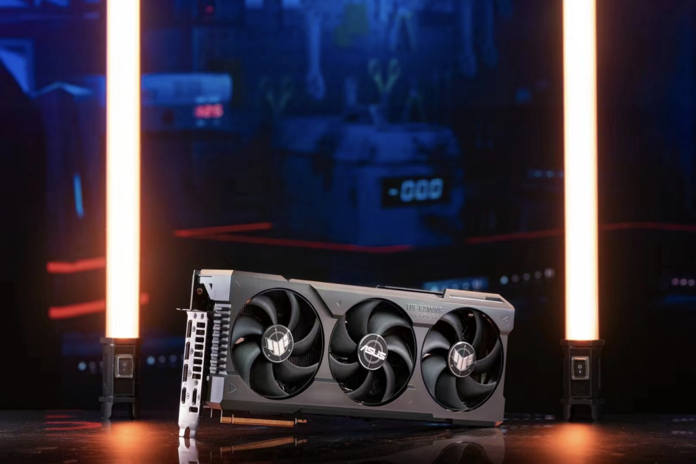 华硕展示rtx40系列tufgaming显卡背板采用巨大通风口