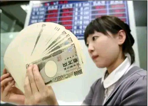 日元大幅度贬值，日本央行出手干预，但并不改变量化宽松政策