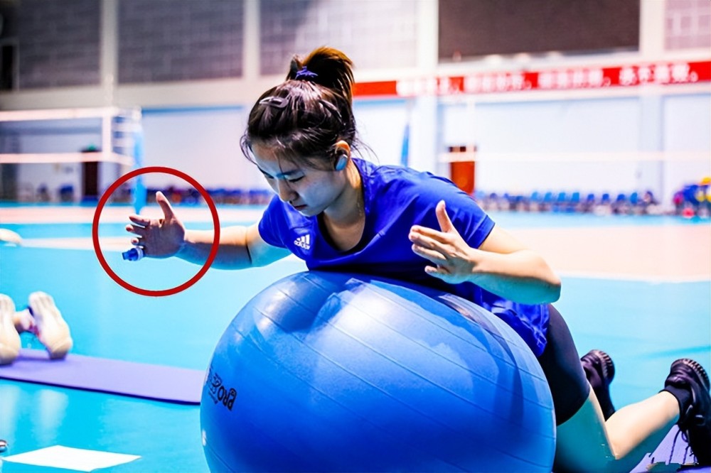 倪非凡确实有伤,中国女排早就埋下伏笔_腾讯新闻