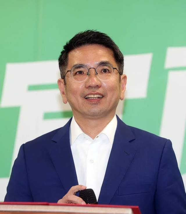 国民党控绿宜兰县长参选人江聪渊论文抄袭_腾讯新闻