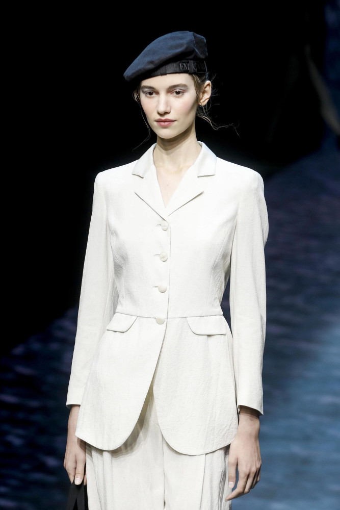 米兰女装周——安普里奥·阿玛尼品牌时装秀_腾讯新闻