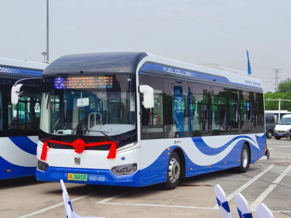 上海首座公交加氢场站启用奉贤氢能源公交示范运行