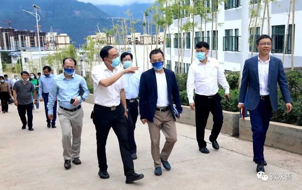 上海外国语大学闵行外国语中学与永善签订对口帮扶溪洛渡高级中学协议