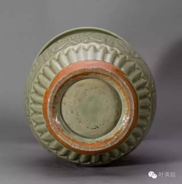 龙泉青瓷|龙泉窑剔刻花卉瑞果纹石榴尊