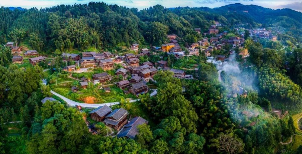 分享相约黔东南州锦屏县文斗苗寨的秋天