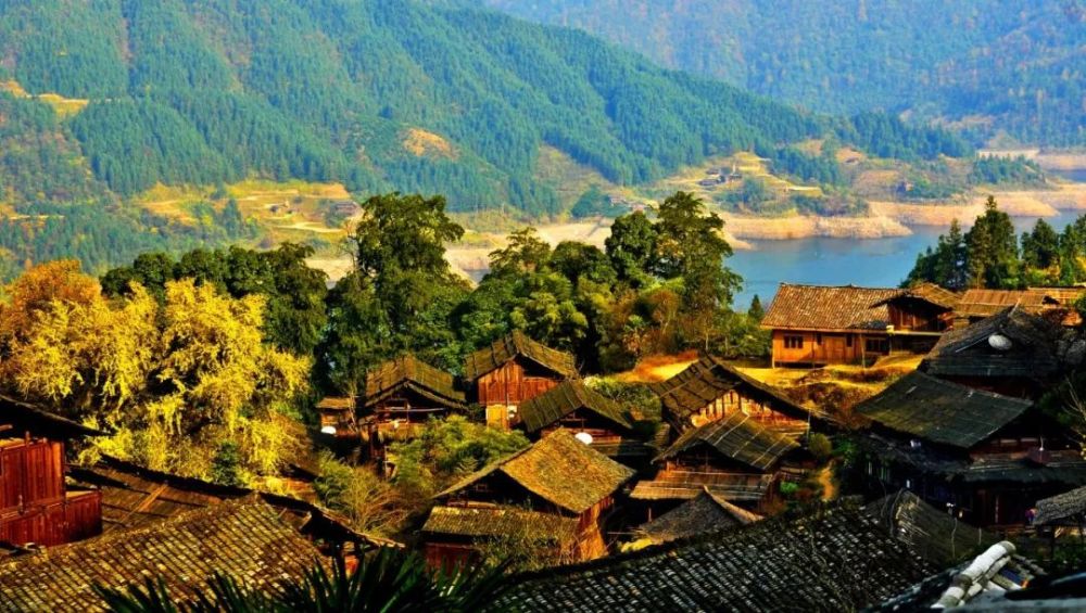 分享相约黔东南州锦屏县文斗苗寨的秋天