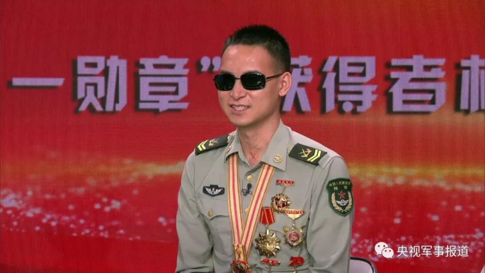 “八一勋章”获得者杜富国与军事记者共话青春奋斗乘风是哪个网校老师