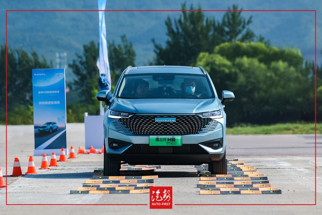 国民神车带电再出发试驾第三代哈弗h6dhtphev版汽势评测