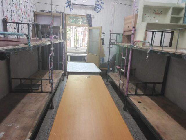 宿舍环境 受访者供图大二下学期,该生宿舍搬至忠山校区.