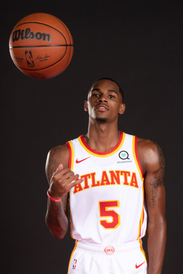 老鹰队穆雷称詹皇是其人生导师:很感激17岁后能在他身边成长_腾讯新闻