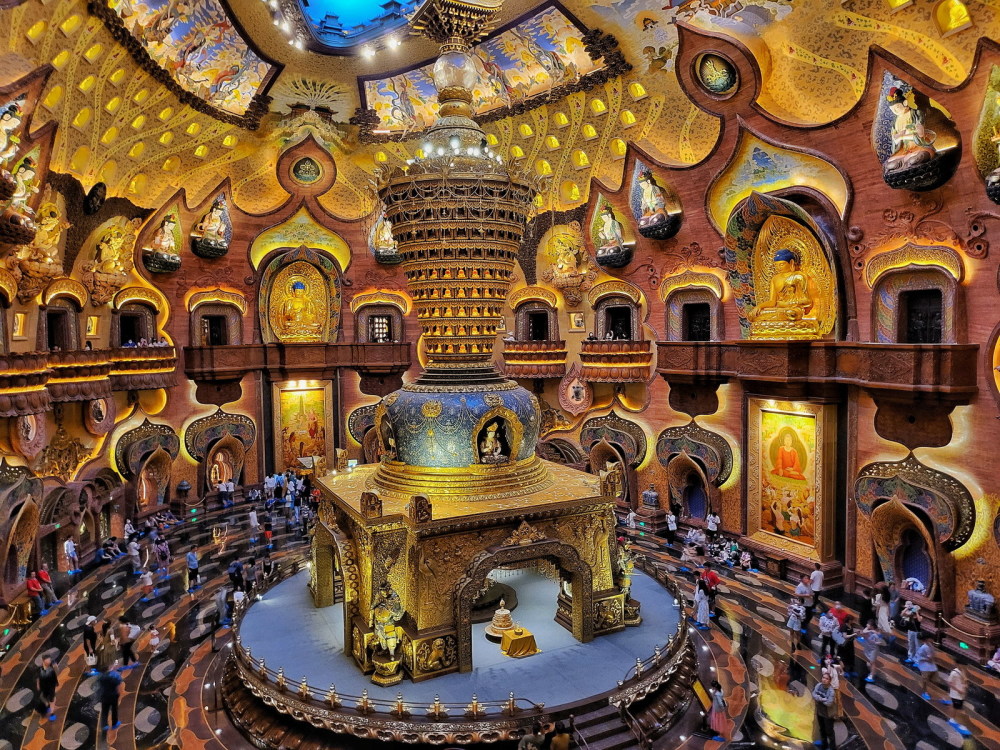 顶宫气势磅礴 金碧辉煌耗资40亿建造佛顶宫 珍藏世界唯一佛教圣物赞叹