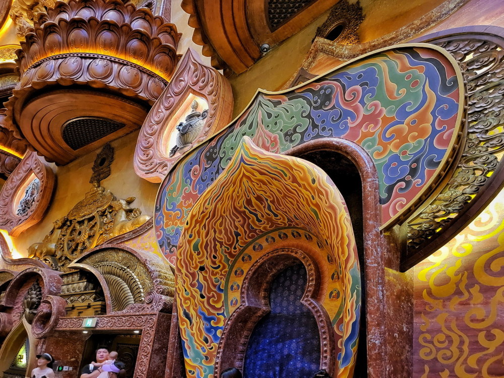 佛顶宫巨型莲花托起摩尼穹顶非常辉煌壮观