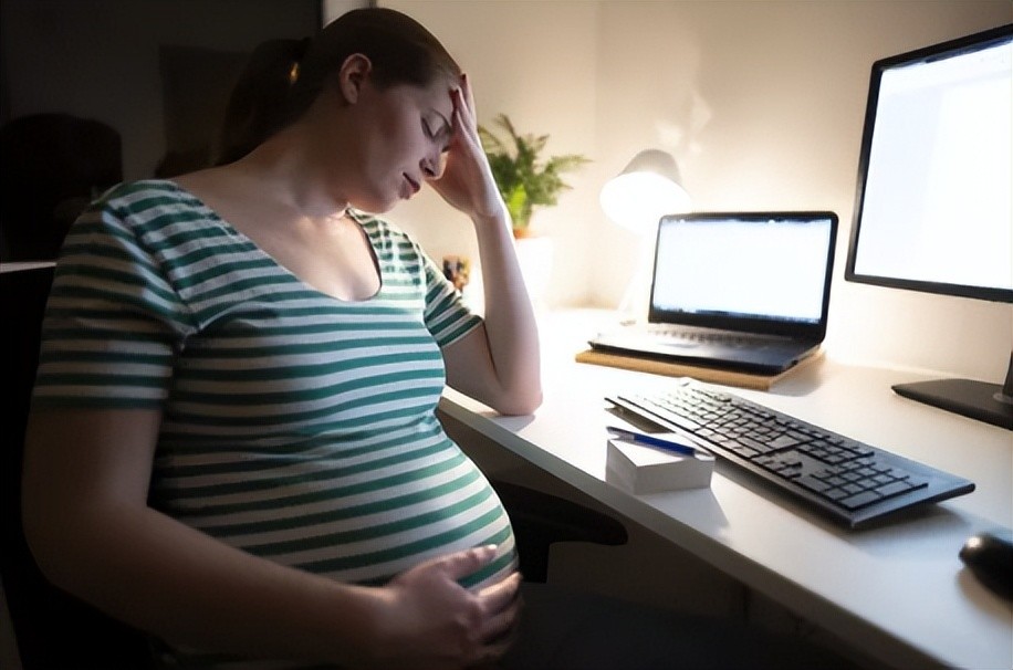 孕期经常熬夜,生下的宝宝会怎样?看完还是早点睡吧_腾讯新闻