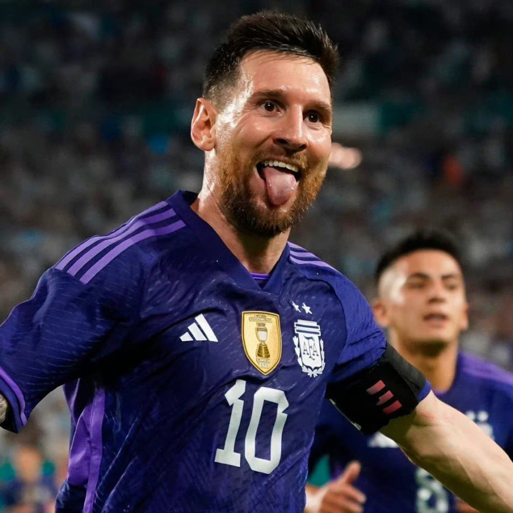 梅西在国家队踢得更自由过人和传球依旧犀利射门能玩出花样