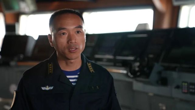 喜欢摄影是一名公认的"斜杠青年"山东舰副舰长徐英舰载机→山东舰"