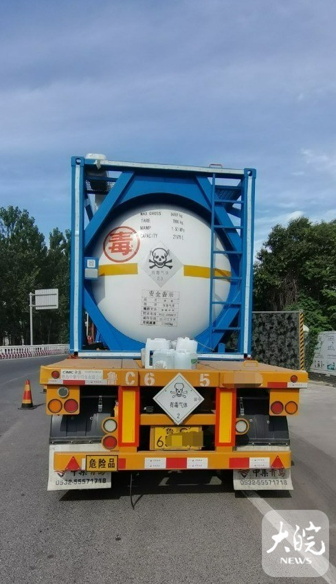 90吨液氯上路 宿州交警及时查扣车辆