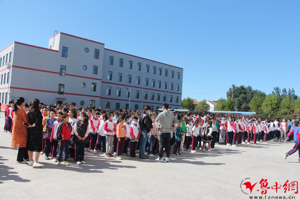 桓台县起凤中学开展防踩踏应急疏散演练