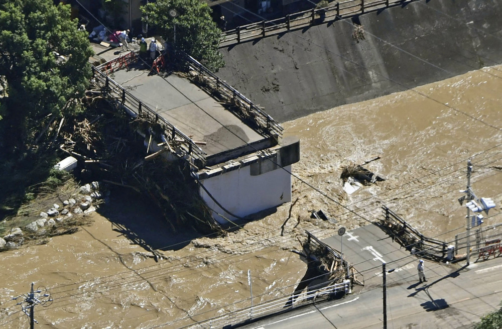 台风"塔拉斯"逼近 日本静冈县多地降暴雨_腾讯新闻