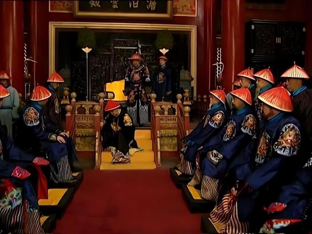 雍正王朝雍正为何派胤祉和弘时还有弘昼去抄胤禩家有何深意