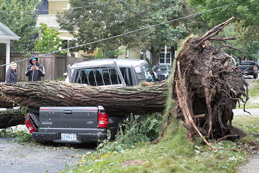 早安·世界｜飓风“菲奥娜”致加拿大东部数十万用户断电