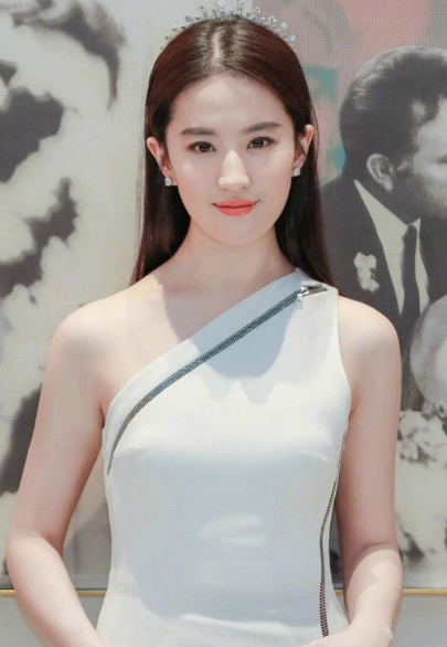 正脸大美人,低头却秃了,刘亦菲也不例外!_腾讯新闻