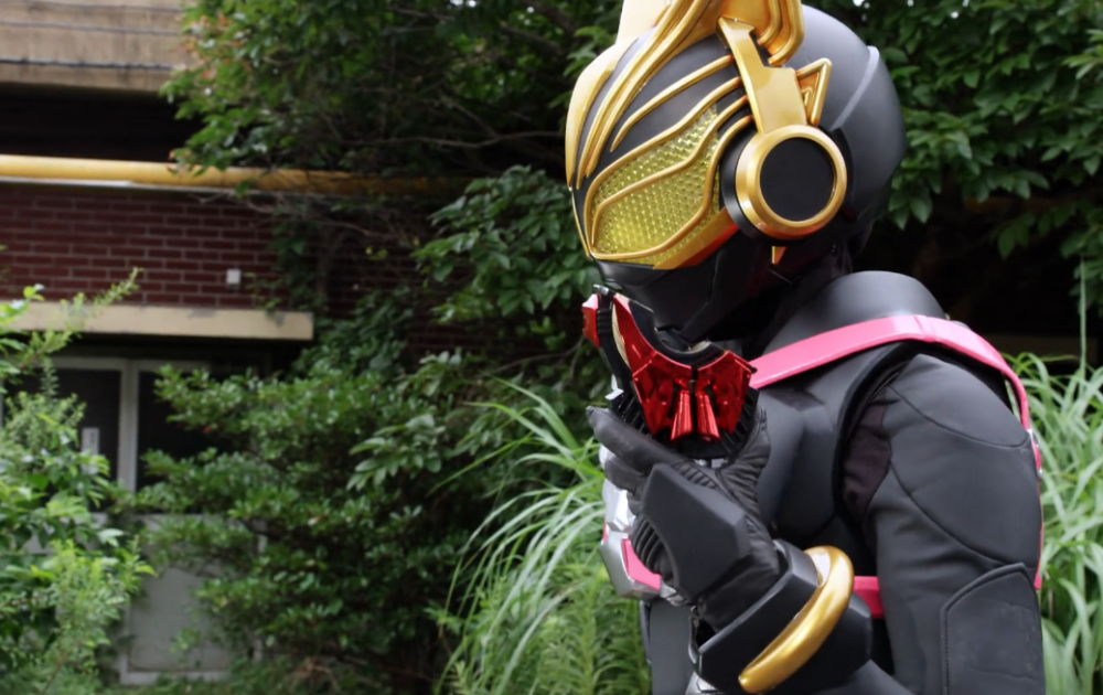 假面骑士娜猫变身特效及推进器形态首战经费拉满的机械巨锤