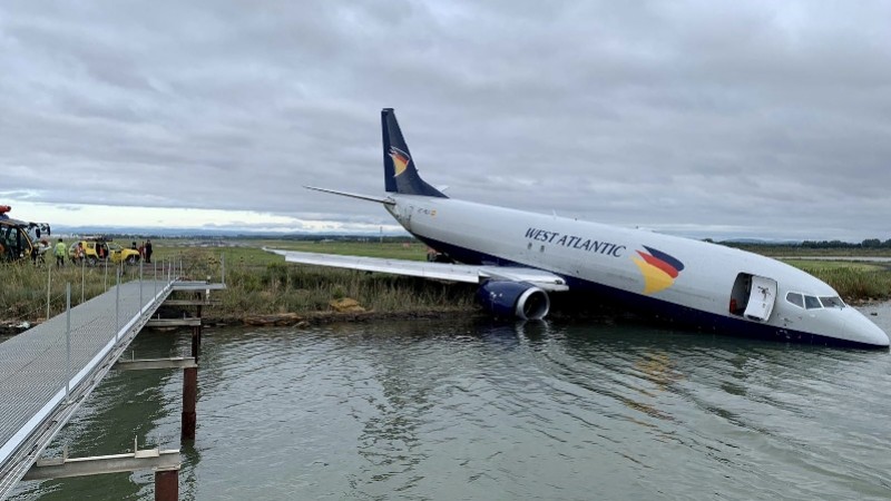 启动安全调查！法国波音737货机降落时冲入湖中，机场关闭小作文珍贵的礼物2022已更新(腾讯/今日)