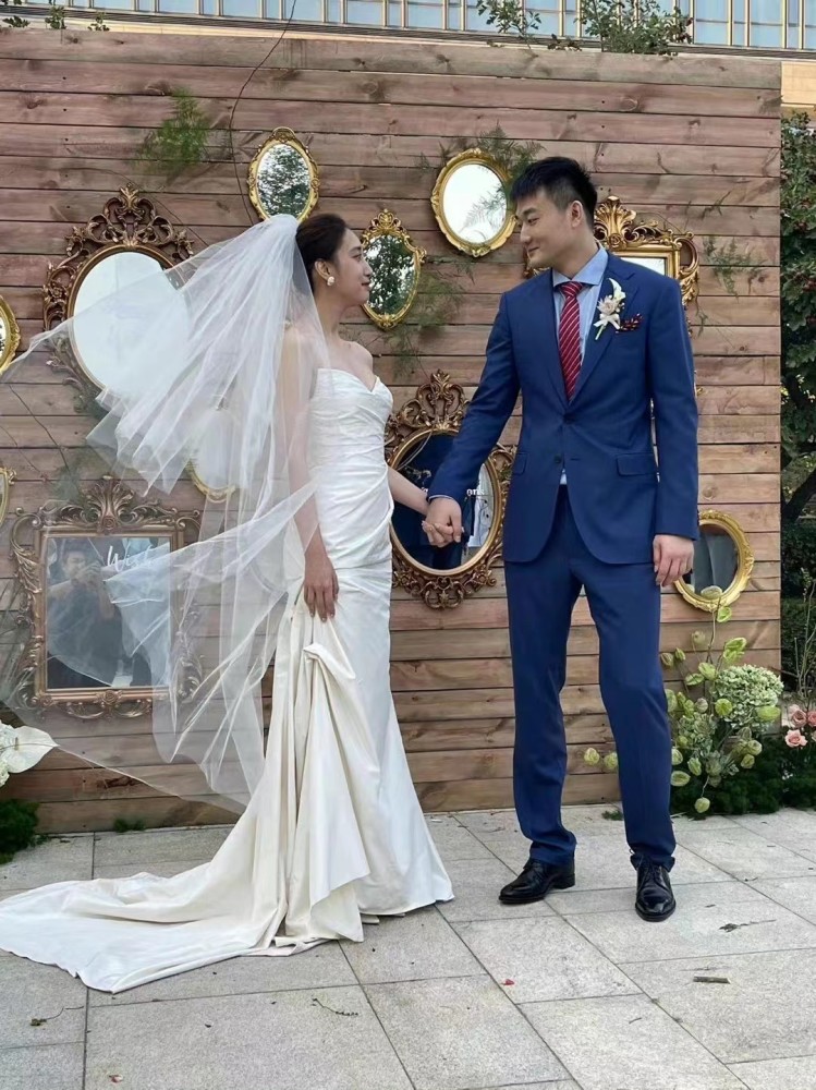 妻子高颜值!辽篮众将参加,艾伦喜庆 赵继伟带家属_腾讯新闻