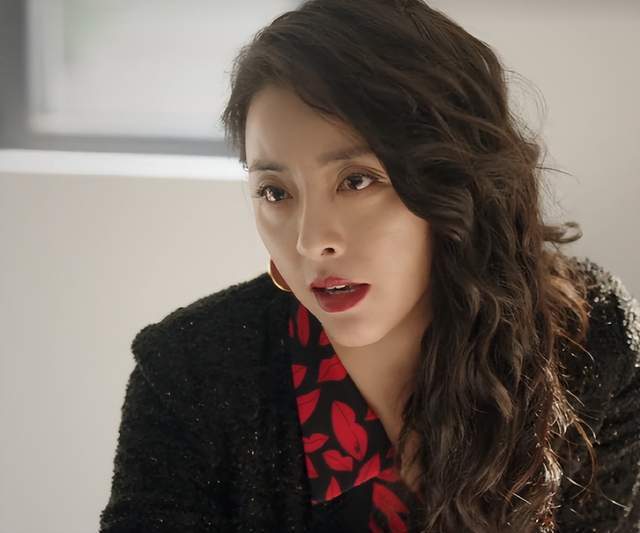 底线几位酱油角色一位84岁影后一位女演员撞脸赵丽颖