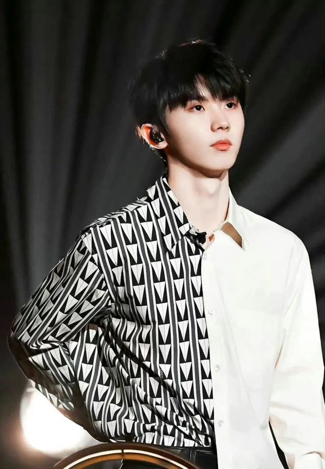 《我们的歌》播出,马嘉祺大展声压,不会跳舞的演员不是好歌手