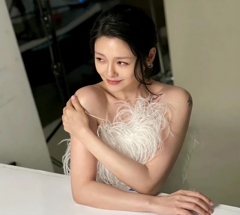 太震惊,大s竟然每天都跟小s发媒体辱骂,攻击小s的视频插图9